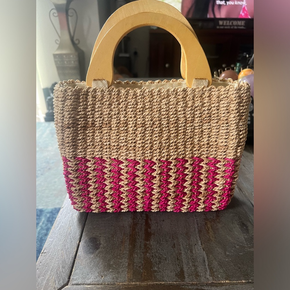 A Chateau Woven Pink And Tan Purse